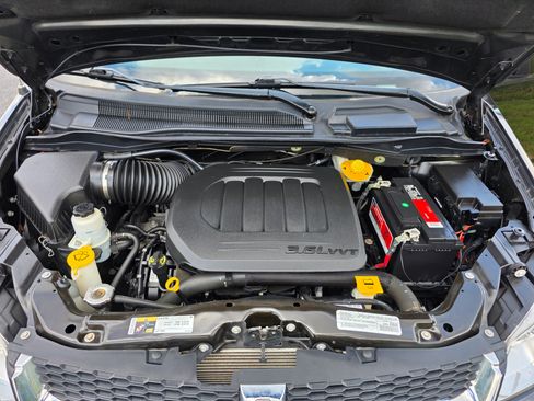 Used 2019 Dodge Grand Caravan SXT image 13