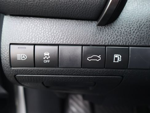 Used 2018 Toyota Camry XSE image 28