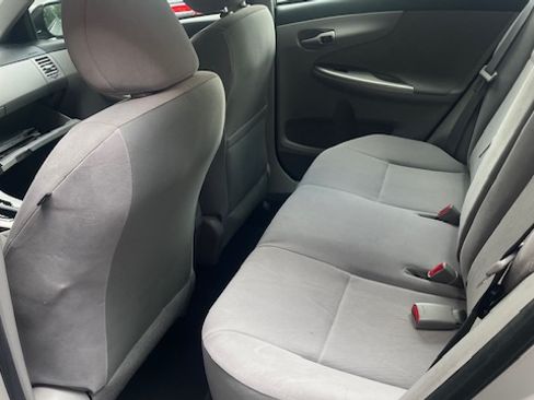Used 2011 Toyota Corolla LE FWD image 6