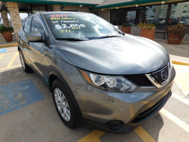Used 2019 Nissan Rogue Sport S FWD image 1