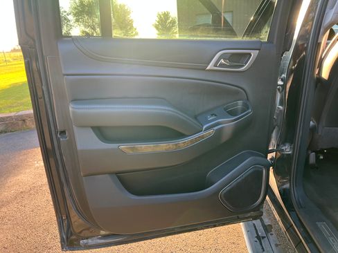 Used 2017 GMC Yukon XL Denali image 15