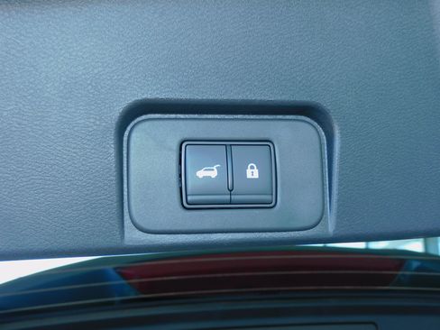 Used 2026 Nissan Rogue SV image 19