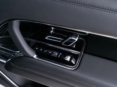 Used 2025 Land Rover Range Rover SE image 64