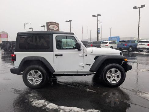 Used 2022 Jeep Wrangler Sport S image 3
