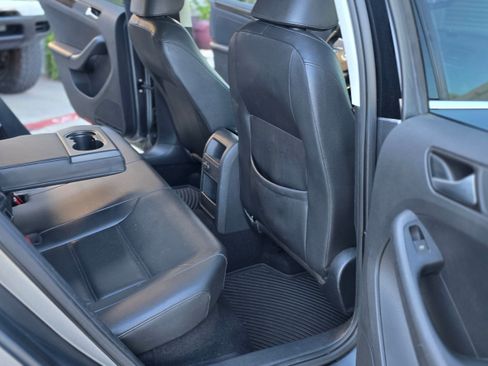 Used 2017 Volkswagen Jetta SE image 18