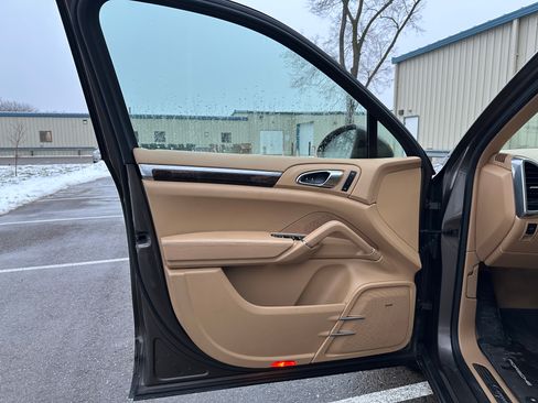 Used 2016 Porsche Cayenne image 15