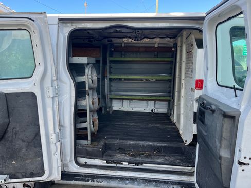 Used 2015 Ford Transit 250 image 8