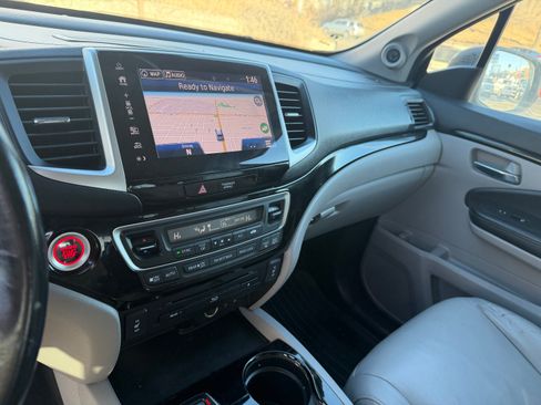 Used 2017 Honda Pilot Touring image 16