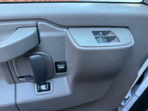 Used 2020 Chevrolet Express 3500 UNAVAIL RWD image 14
