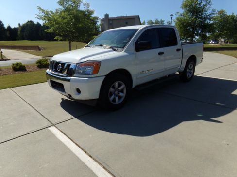 Used 2013 Nissan Titan 2WD Crew Cab SV image 1