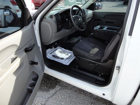Used 2011 Chevrolet Silverado 1500 RWD image 6