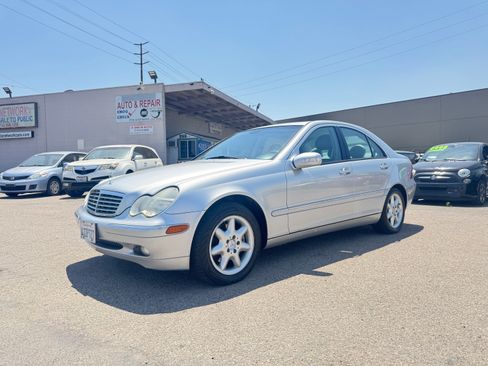 Used 2001 Mercedes-Benz C 320 Sedan image 3