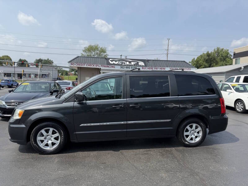 Used 2011 Chrysler Town & Country Touring FWD image 5