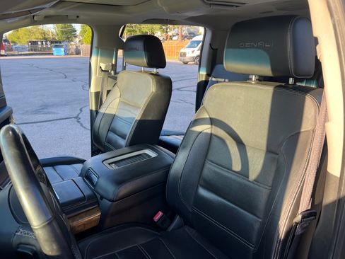 Used 2017 GMC Yukon XL Denali image 14