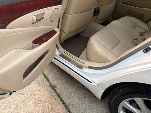 Used 2012 Lexus LS 460 AWD image 29