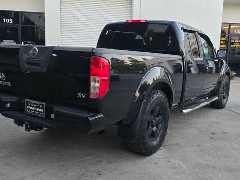 Used 2012 Nissan Frontier SV image 6