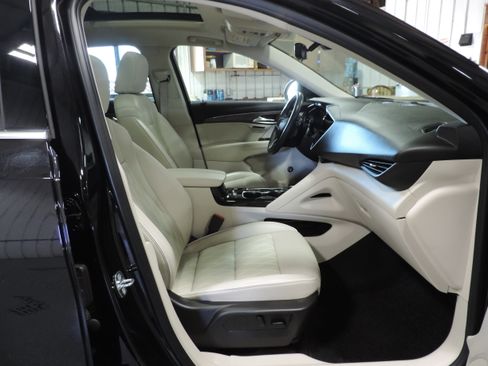 Used 2023 Buick Envision Avenir image 25