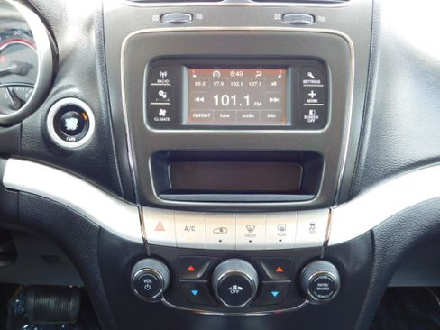 Used 2018 Dodge Journey FWD SE image 13
