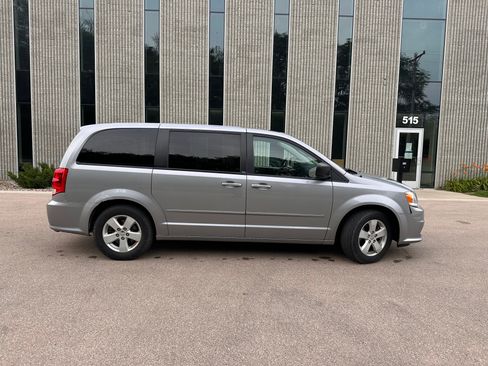 Used 2013 Dodge Grand Caravan SE Minivan 4D FWD image 8