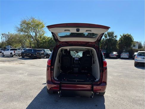Used 2023 Chrysler Voyager LX image 42
