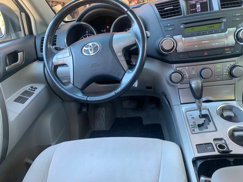 Used 2010 Toyota Highlander Sport image 7