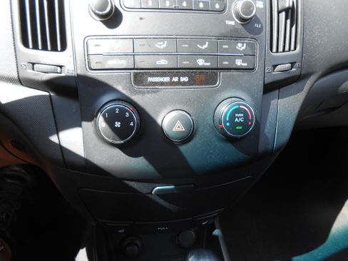 Used 2010 Hyundai Elantra Touring SE image 13