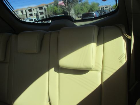 Used 2019 Toyota Highlander XLE image 12