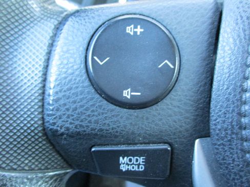 Used 2017 Toyota Corolla LE image 25