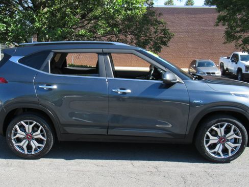 Used 2021 Kia Seltos AWD SX image 5