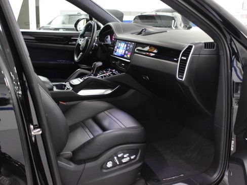 Used 2020 Porsche Cayenne Turbo Coupe AWD/4WD image 36