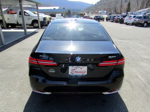 Used 2025 BMW 530i xDrive image 4