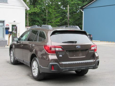 Used 2019 Subaru Outback 2.5i Premium AWD/4WD image 6