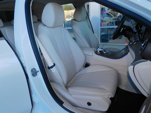 Used 2018 Mercedes-Benz E 300 image 23