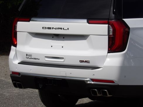 Used 2025 GMC Yukon XL Denali image 14