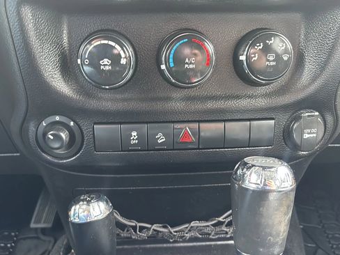 Used 2013 Jeep Wrangler Unlimited Sport image 8