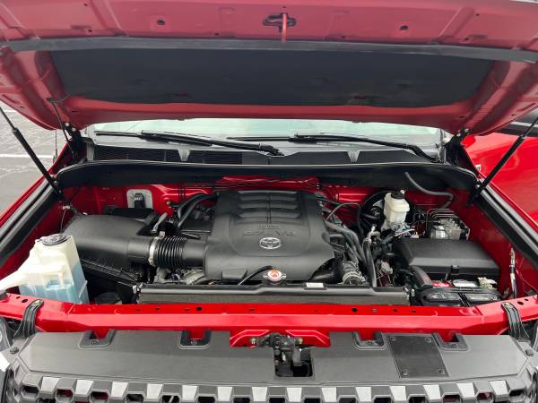 Used 2018 Toyota Tundra SR5 AWD/4WD image 12