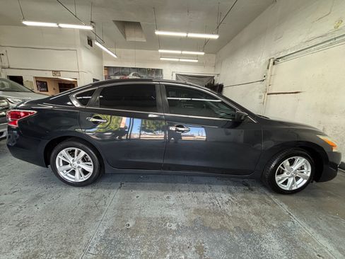 Used 2013 Nissan Altima 2.5 SV image 8