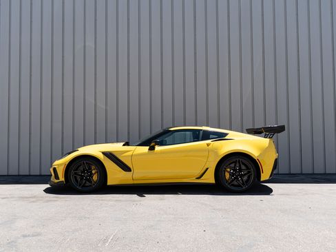 Used 2019 Chevrolet Corvette ZR1 Coupe w/ 3ZR RWD image 5