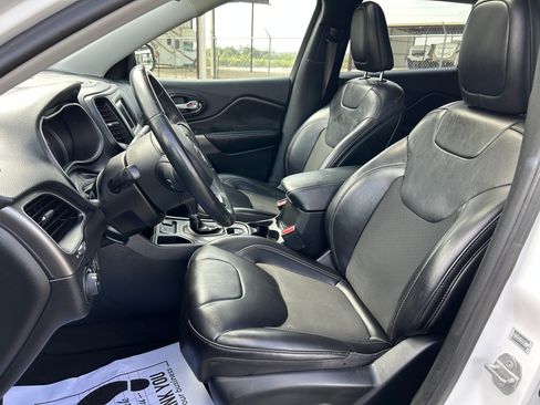 Used 2019 Jeep Cherokee FWD Latitude Plus image 4