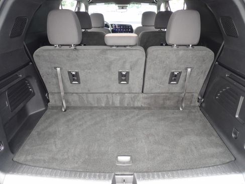 Used 2026 Chevrolet Traverse FWD LT image 21
