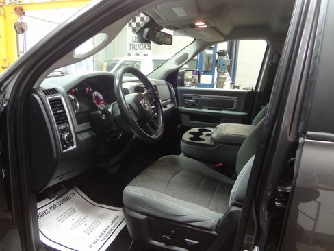 Used 2019 RAM 1500 SLT image 13