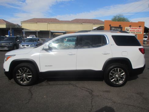 Used 2019 GMC Acadia SLT image 1