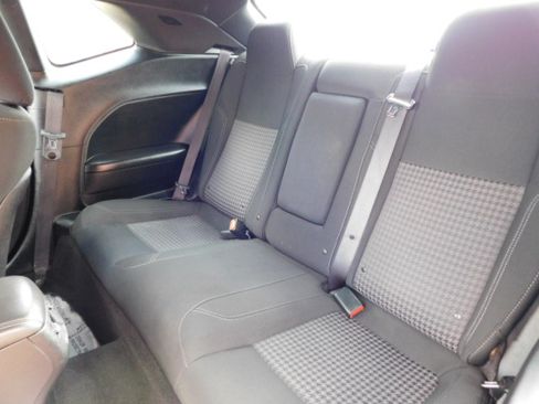 Used 2019 Dodge Challenger SXT image 21