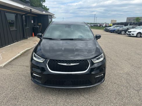 Used 2026 Chrysler Pacifica Select FWD image 4