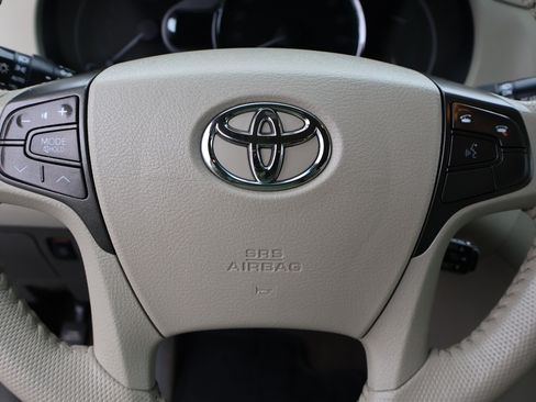 Used 2013 Toyota Sienna XLE image 24