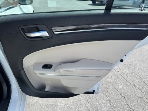Used 2015 Chrysler 300 C image 17