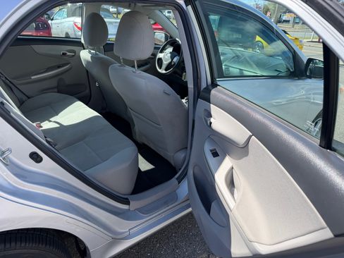 Used 2013 Toyota Corolla LE image 18