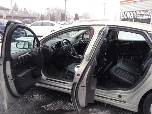 Used 2015 Ford Fusion SE image 22