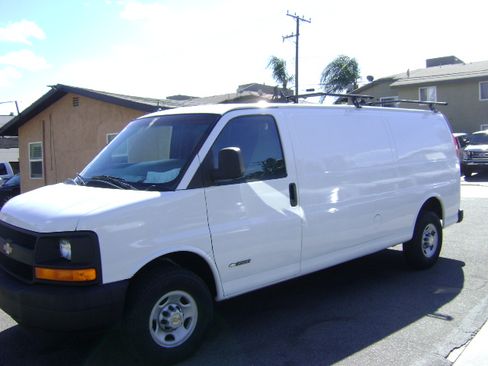 Used 2003 Chevrolet Express 3500 image 4