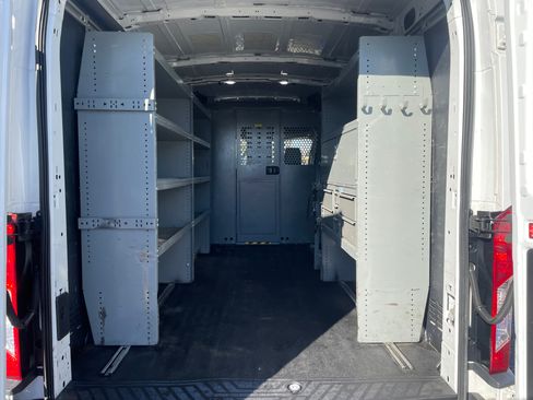 Used 2018 Ford Transit 250 image 7